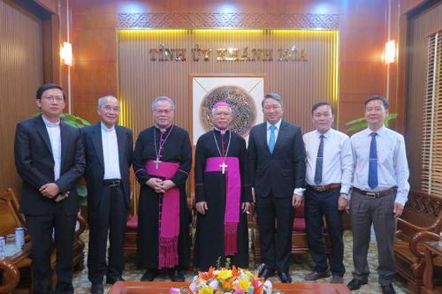 Bí thư Tỉnh ủy Nguyễn Hải Ninh tiếp Tổng Giám mục Giuse Nguyễn Chí Linh và Giám mục tân cử Giuse Huỳnh Văn Sỹ