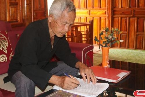 Người đam mê thơ dân tộc Thái