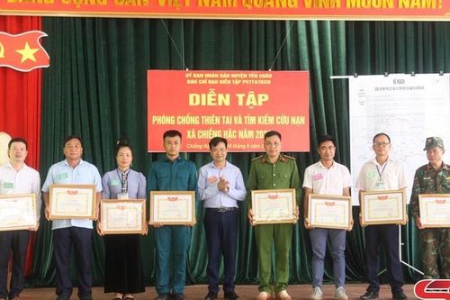 Diễn tập phòng chống thiên tai và tìm kiếm cứu nạn xã Chiềng Hặc đạt loại giỏi