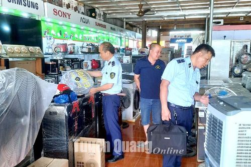Ra quân kiểm tra các cơ sở kinh doanh thiết bị điện