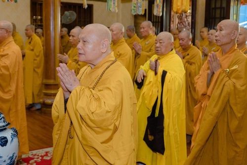 Chư Tăng Ni Q.3 học về nghi lễ thiền môn trong kỳ Bố-tát đầu tiên mùa An cư kiết hạ