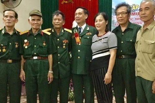 Một mình vào hang bắt cọp