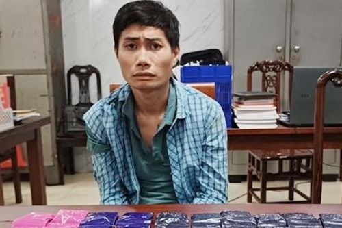 Phối hợp với người bản địa để vận chuyển, mua bán ma túy