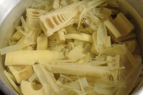 Ngộ độc nguy kịch do ăn măng