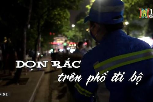 Dọn rác trên phố đi bộ | Nhịp sống Hà Nội | 16/06/2023