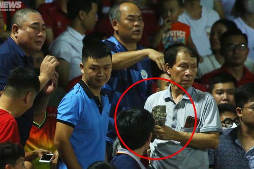 Mảnh bê tông rơi trúng CĐV: Chủ tịch CLB Hải Phòng cho trát vữa khắc phục