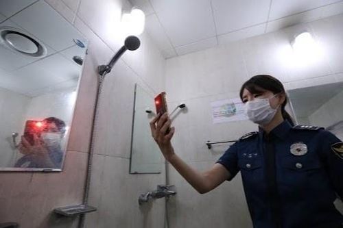 Phát hiện camera ẩn trong nhà vệ sinh trường ĐH hàng đầu Hàn Quốc