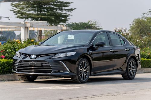 Toyota Camry là mẫu sedan cỡ D duy nhất giảm doanh số