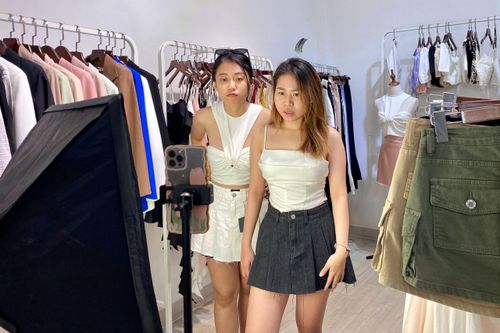 Phố thời trang TP.HCM ế ẩm, chủ shop tìm khách trên livestream