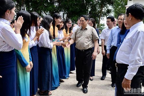 Thủ tướng Phạm Minh Chính thăm Trường phổ thông dân tộc nội trú THPT An Giang