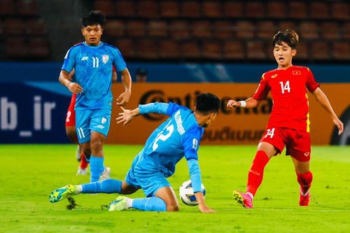 U17 Việt Nam đánh rơi chiến thắng ở trận ra quân