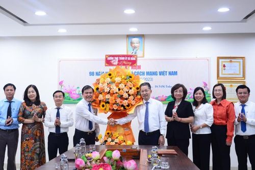 Bí thư Thành ủy Đà Nẵng Nguyễn Văn Quảng thăm, chúc mừng Báo Đà Nẵng nhân ngày Báo chí cách mạng Việt Nam