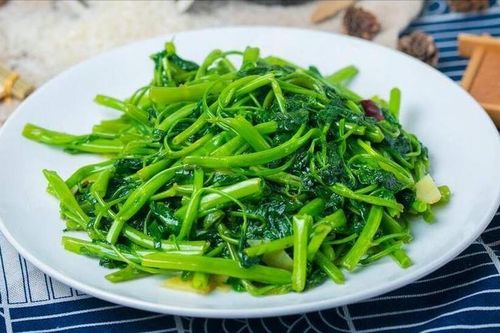 Tuyệt chiêu giúp rau muống xào xanh như ngọc, giòn ngọt hết chê