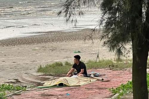 Hai du khách tử vong khi tắm biển ở Quảng Ninh