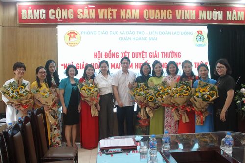 Chung khảo giải thưởng Nhà giáo Hoàng Mai tâm huyết sáng tạo