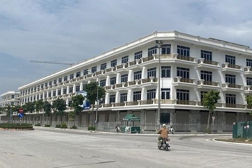 Bất động sản mới nhất: Hà Nội 'siết' tình trạng đầu cơ, diễn biến mới nhất vụ nợ 1.000 sổ đỏ, thủ tục chuyển đất thổ canh sang thổ cư