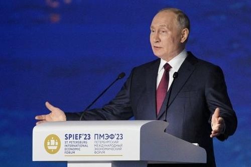 Khoảng trống 23,8 tỷ USD đã được lấp đầy, Tổng thống Putin 'vẽ' tương lai cho nền kinh tế Nga