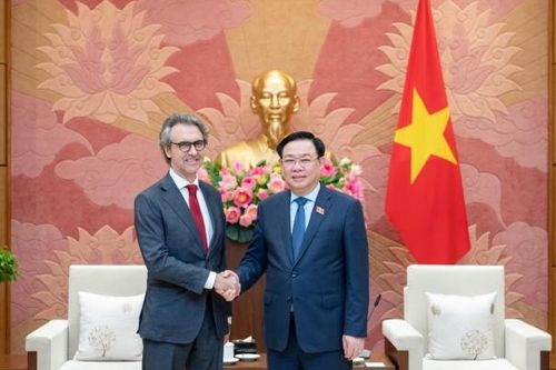 Chủ tịch Quốc hội tiếp Đại sứ, Trưởng Phái đoàn EU và Đại sứ Thụy Sĩ tại Việt Nam