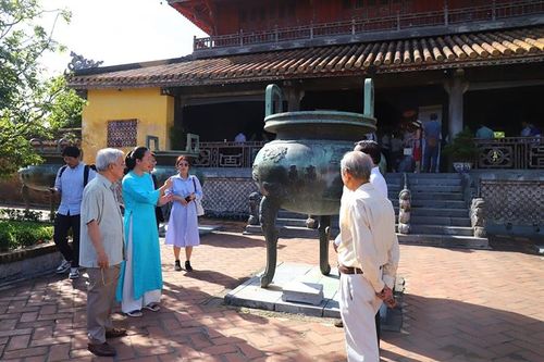 Triển lãm 'Giang sơn Việt Nam trên Cửu Đỉnh' tại Đại Nội Huế