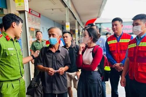 Tuổi trẻ Công an TPHCM tăng cường đội hình tuần tra, bắt tội phạm tại bến xe