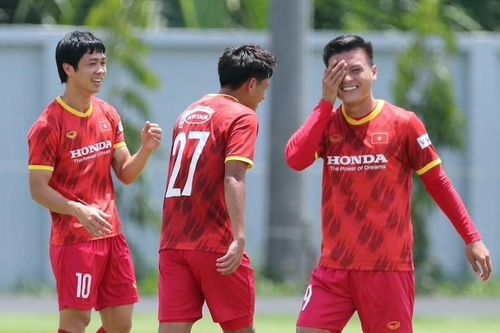 Tuyển Việt Nam: Quang Hải nhạt nhòa, bỗng khó cho Công Phượng
