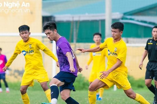 Đào tạo trẻ và chuyện bóng đá học đường