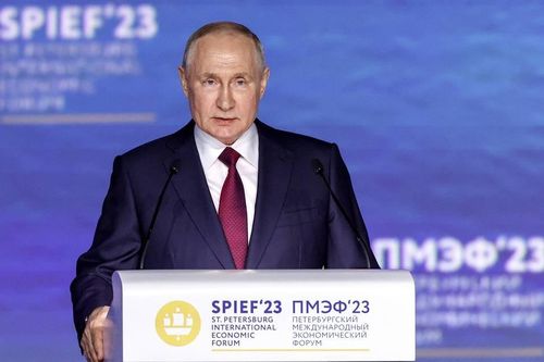 Tổng thống Putin nói chính quyền Kiev đang nuôi dưỡng những người theo chủ nghĩa phát xít mới