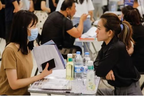 Nỗi lo của những cử nhân 'tờ giấy trắng' tại Trung Quốc