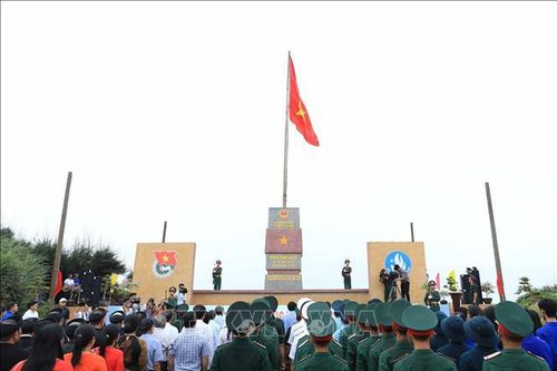 Chủ tịch nước thăm và làm việc tại huyện đảo Phú Quý, Bình Thuận