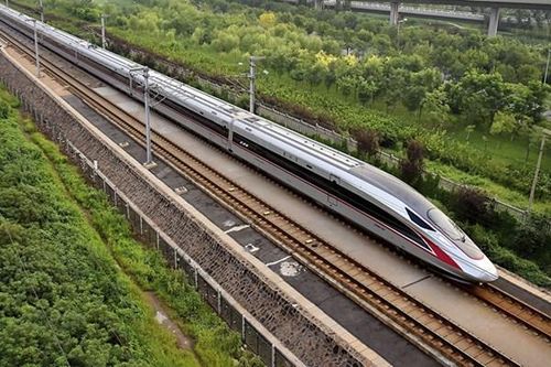 Tàu cao tốc đầu tiên của Indonesia đạt tốc độ chạy thử 300 km/h