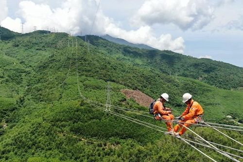 Căng thẳng đưa điện ra Bắc: Lính truyền tải sẵn sàng cho mọi tình huống