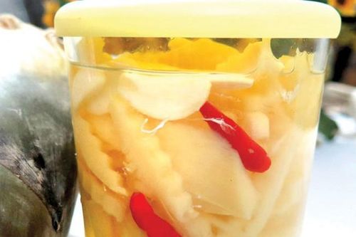 Chất kịch độc có trong nước ngâm măng chua và 5 lưu ý để né chất độc
