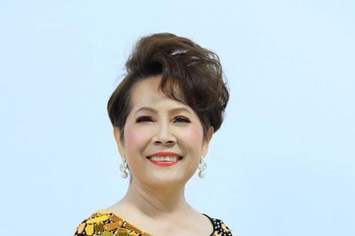 Danh ca Phương Dung: 17 tuổi mua biệt thự, xe hơi cho gia đình nhờ đi hát