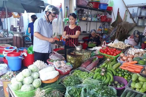 Điều hành giá ngăn nỗi lo 'phập phồng' tăng giá khi thời điểm tăng lương cận kề