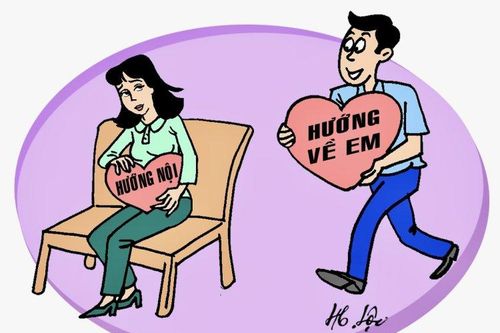 Em hướng nội thì nên yêu người hướng ngoại hay hướng nội giống em vậy ông giáo?