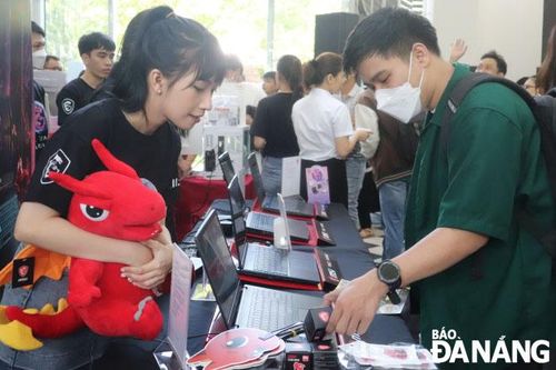 Trường Đại học Duy Tân khai mạc tuần lễ việc làm