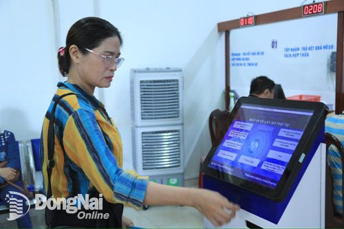 Giải quyết thủ tục hành chính: Tỷ lệ đúng hẹn cao, sao dân chưa hài lòng?