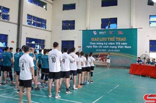 Giao lưu bóng chuyền hơi chào mừng Kỷ niệm 98 năm Ngày Báo chí cách mạng Việt Nam