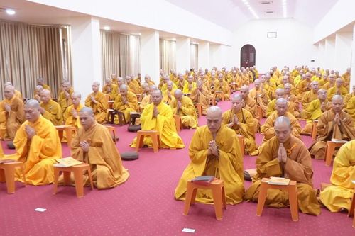 Chư Tăng Ni Học viện Phật giáo VN tại Hà Nội Bố-tát kỳ đầu tiên trong mùa An cư kiết hạ