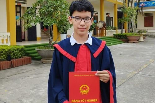 Phú Thọ: Em Nguyễn Hoàn Vũ (Trường THCS Giấy Phong Châu - Phù Ninh) thủ khoa môn Vật Lý trường THPT Chuyên Hùng Vương
