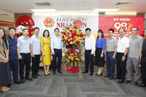 Phó Chủ nhiệm Văn phòng Quốc hội Vũ Minh Tuấn thăm, chúc mừng Báo Đại biểu Nhân dân