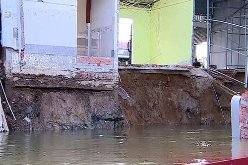 Phập phồng nỗi lo sạt lở trong mùa mưa ở vùng Đồng bằng sông Cửu Long