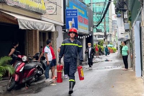 Dập tắt đám cháy trong quán bar ở trung tâm quận Phú Nhuận