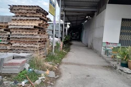 Hai nhóm thanh niên mâu thuẫn nghi nổ súng trong nhà trọ, 1 người gục tại chỗ