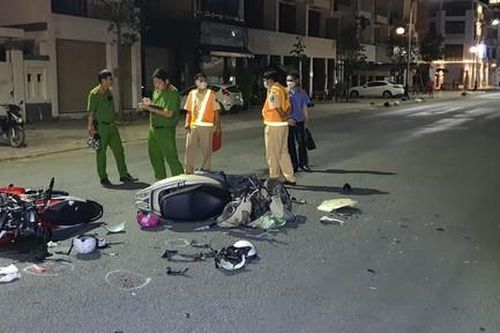Thanh niên chạy xe môtô tốc độ cao gặp tai nạn khiến 4 người thương vong