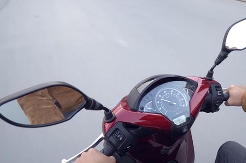 Đi xe máy không gương có bị phạt không?