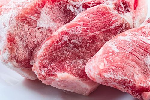 Mẹo rã đông thịt nhanh chóng bằng muối và giấm trắng