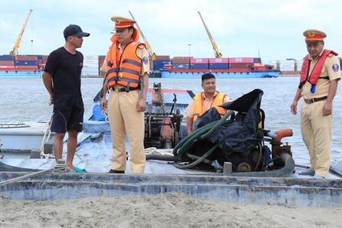 Liên tiếp bắt các đối tượng khai thác, vận chuyển khoáng sản trên sông Đồng Nai