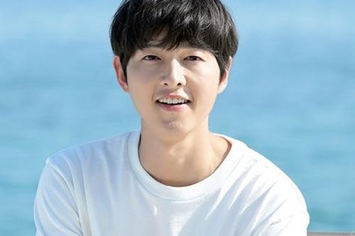 Song Joong Ki gây tranh cãi khi nói 'làm bố đồng nghĩa mất cơ hội trong showbiz'