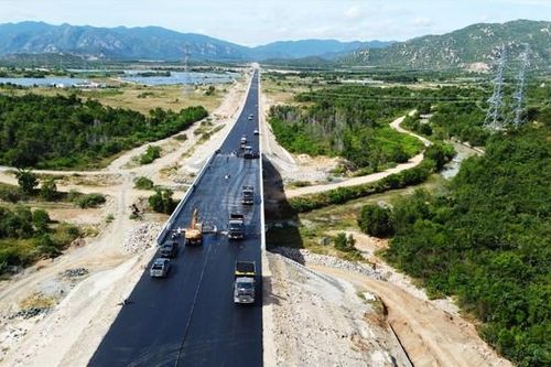 Phân luồng, dừng lưu thông một số cao tốc trong ngày 18/6